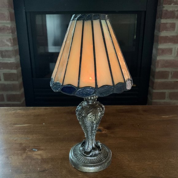 Vintage Tea Light with Stained Glass Shade & Antiqued Bronze Colored Metal Base - Picture 9 of 10